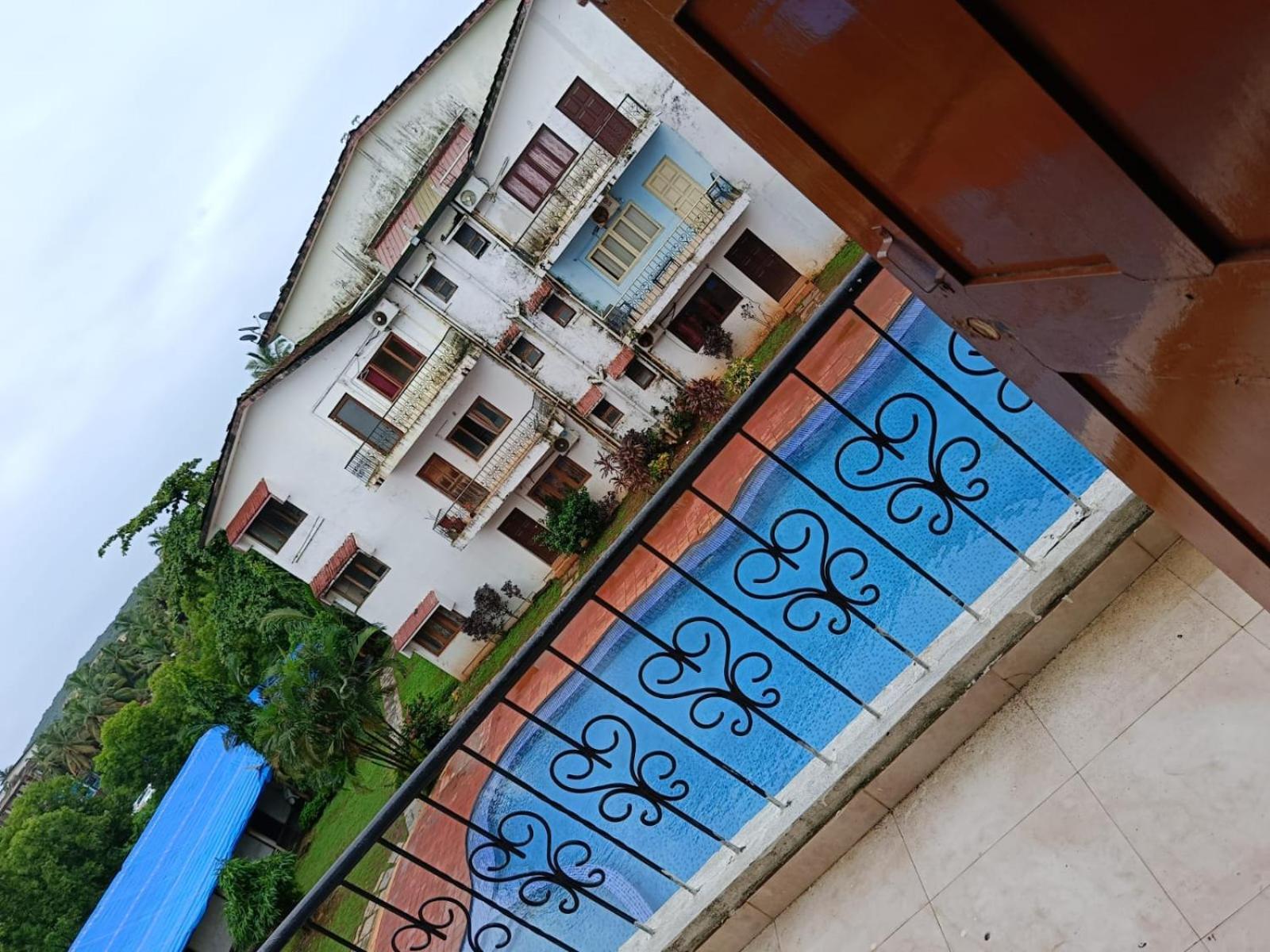 Ronne'S Little Baga Service Apartments ภายนอก รูปภาพ